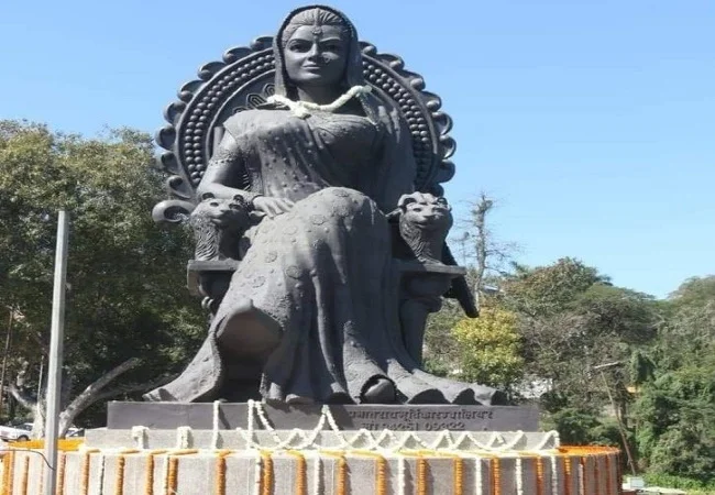Who was Rani Kamalapati?